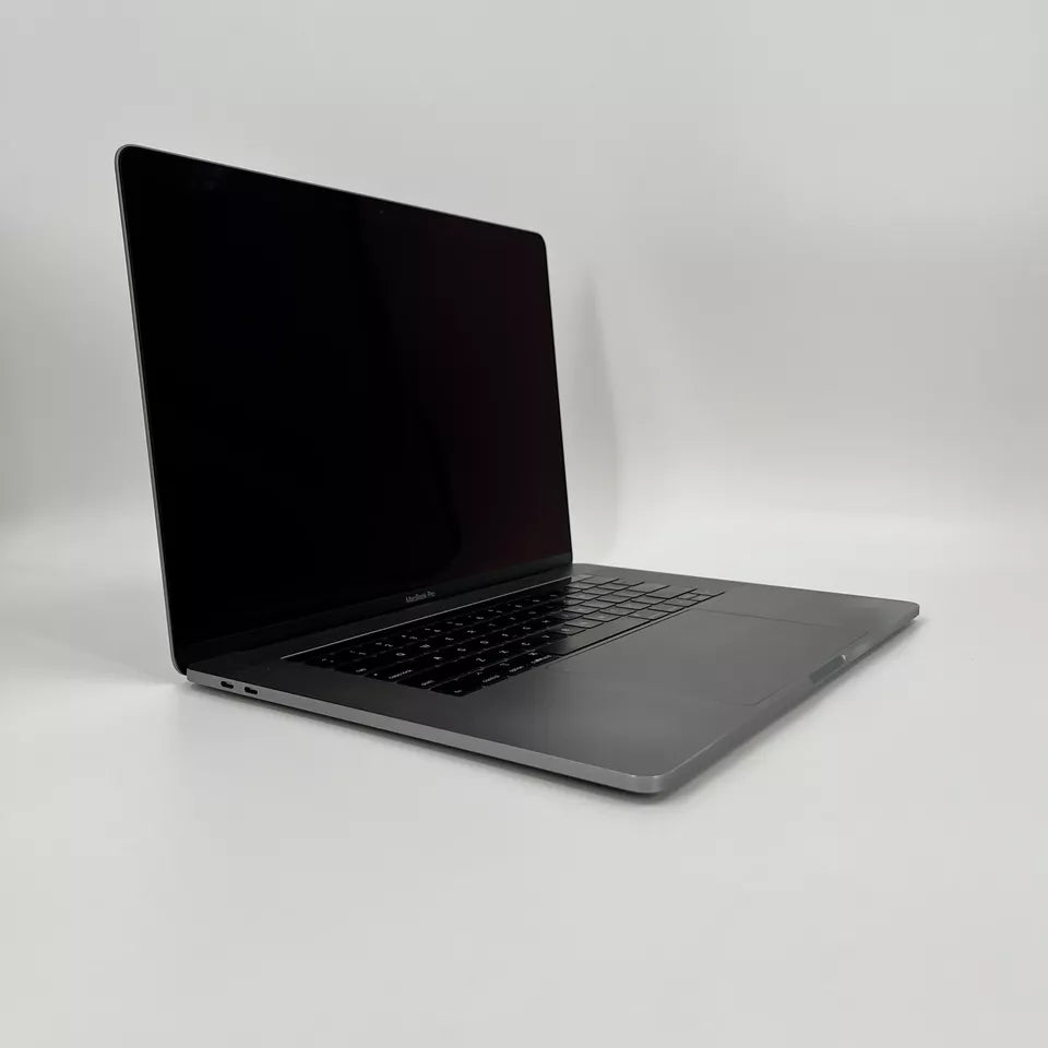 MacBook Pro de 15 pulgadas con barra táctil gris espacial 2018